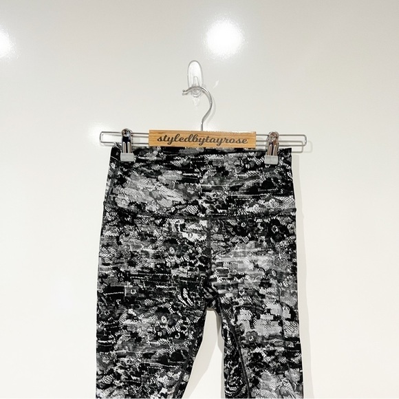 Lululemon Wunder Under High-Rise 7/8 Tight *Full-On Luxtreme 25" - Picture 8 of 14